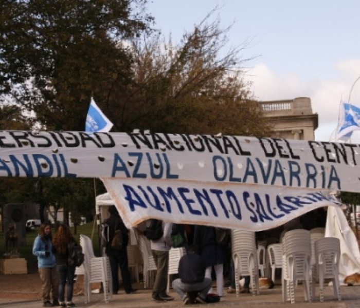 Docentes: Carpa Blanca en Tandil