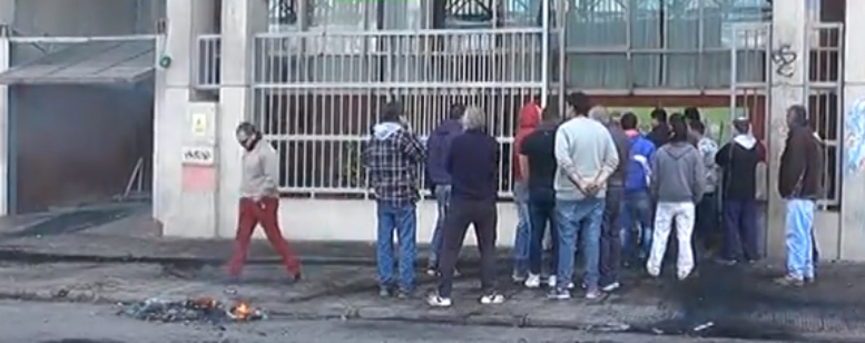 Violento reclamo de remiseros en La Plata
