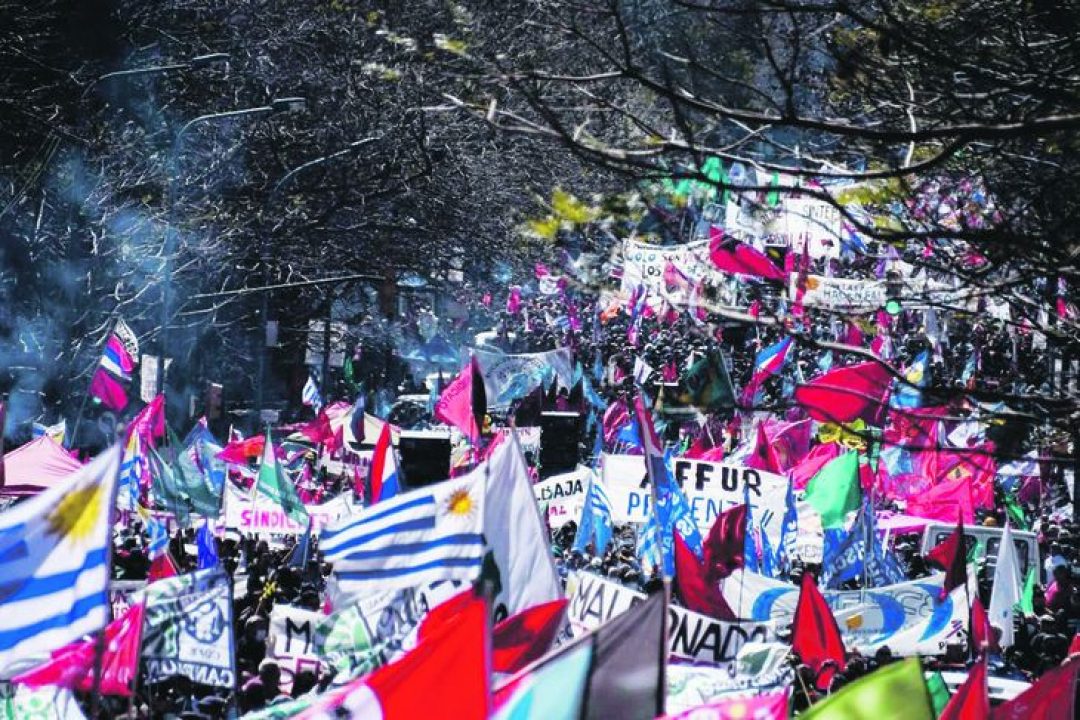 Masivo acto de la central sindical de Uruguay